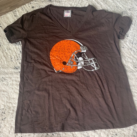 CLEVELAND BROWNS VS PINK TEE - Picture 1 of 6